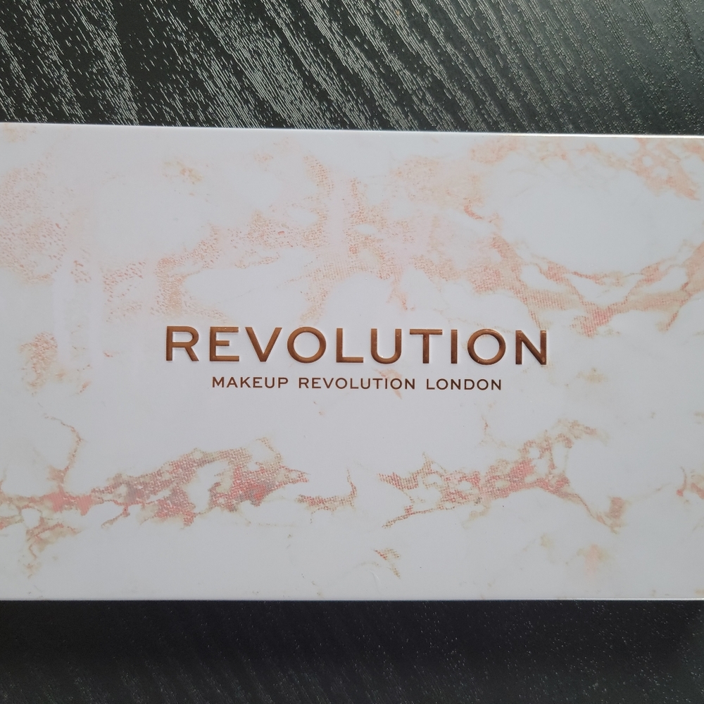 Makeup Revolution Decadent eyeshadow pallet
